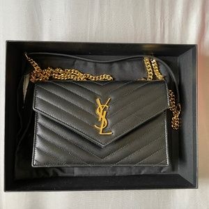 CASSANDRE MATELASSÉ ENVELOPE CHAIN WALLET IN GRAIN DE POUDRE EMBOSSED LEATHER